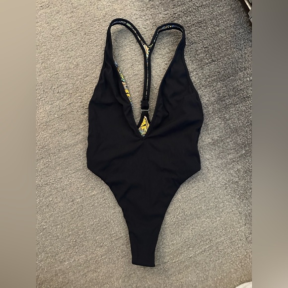Maaji Shims Plunge Reversible One Piece Swimsuit - Picture 4 of 6